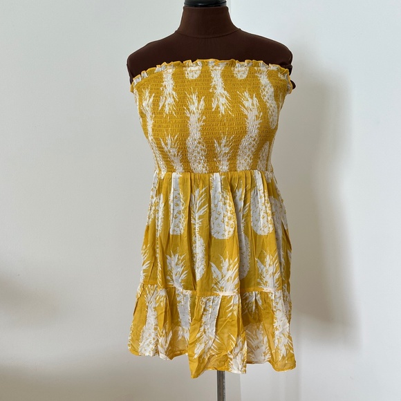 NEW By Anthropologie 🍍Printed Smocked Mini Cover Up Size M - Picture 2 of 3
